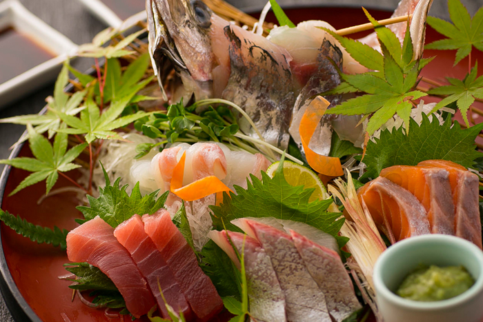 【舞鶴産地魚】
その日港に水揚げされたお魚を直送。
新鮮なお魚を召し上がれ。